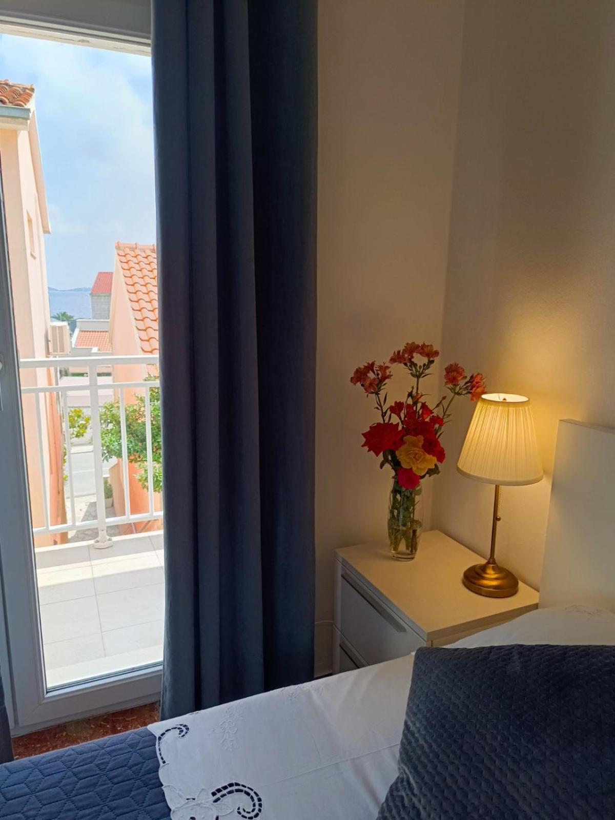 Apartments Frano I Franka By The Sea Orebic Ruang foto